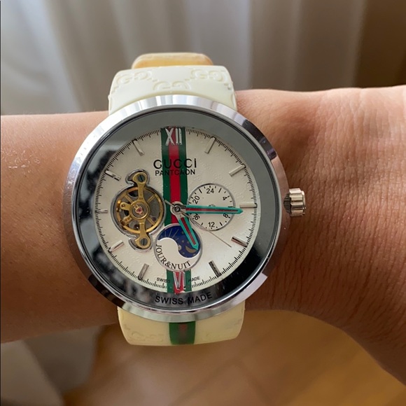 Unisex Pentcaon Gucci Watch White Color 